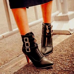 IDIFU black Women's 3 Buckle Strap Ankle Booties 3 Inch Pointed Toe Zipper Heels